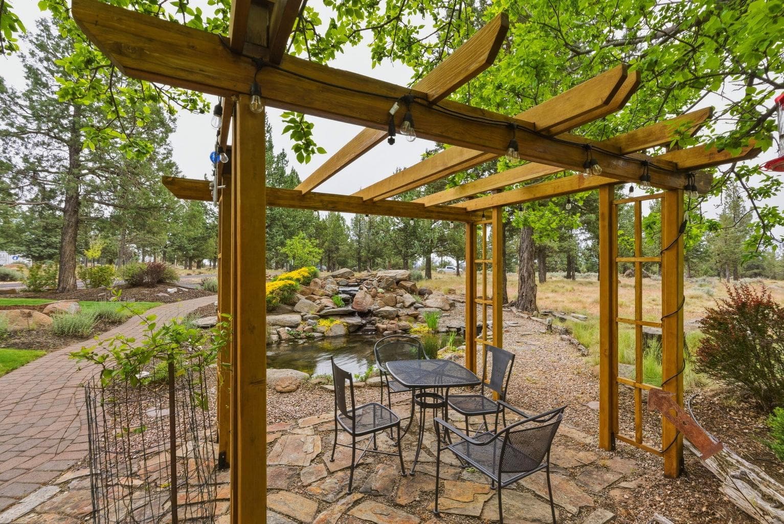Photo of 17584 Mountain View Road 10 of 71