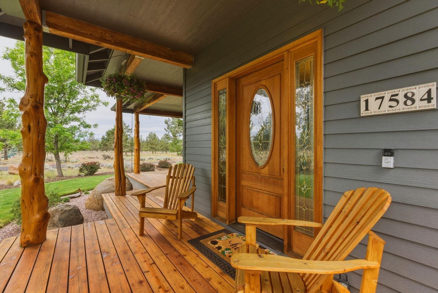 Photo of 17584 Mountain View Road 1 of 71