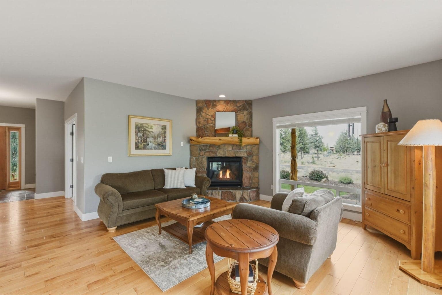 Photo of 17584 Mountain View Road 17 of 71