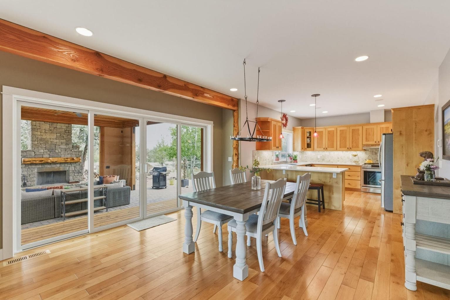 Photo of 17584 Mountain View Road 20 of 71