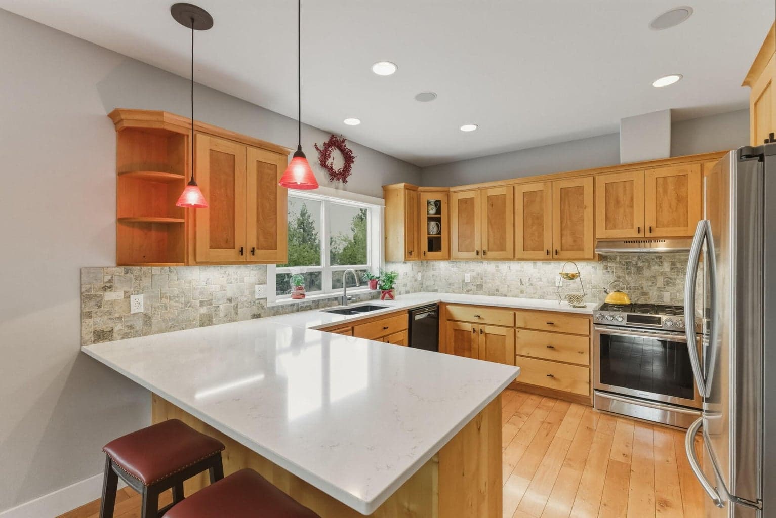 Photo of 17584 Mountain View Road 24 of 71