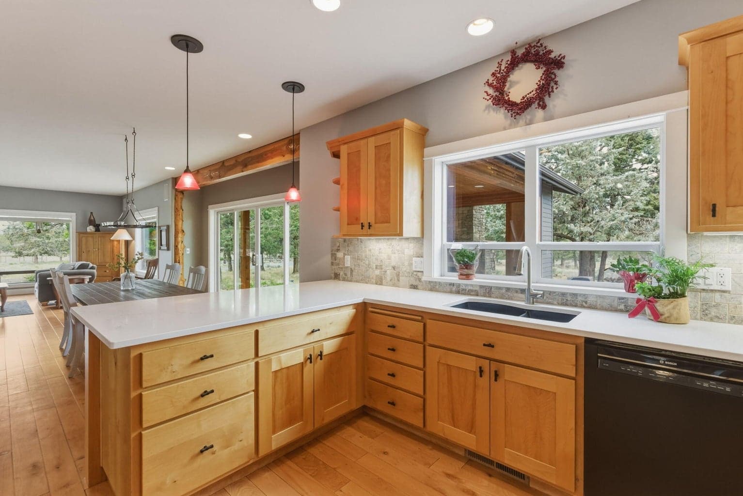 Photo of 17584 Mountain View Road 26 of 71