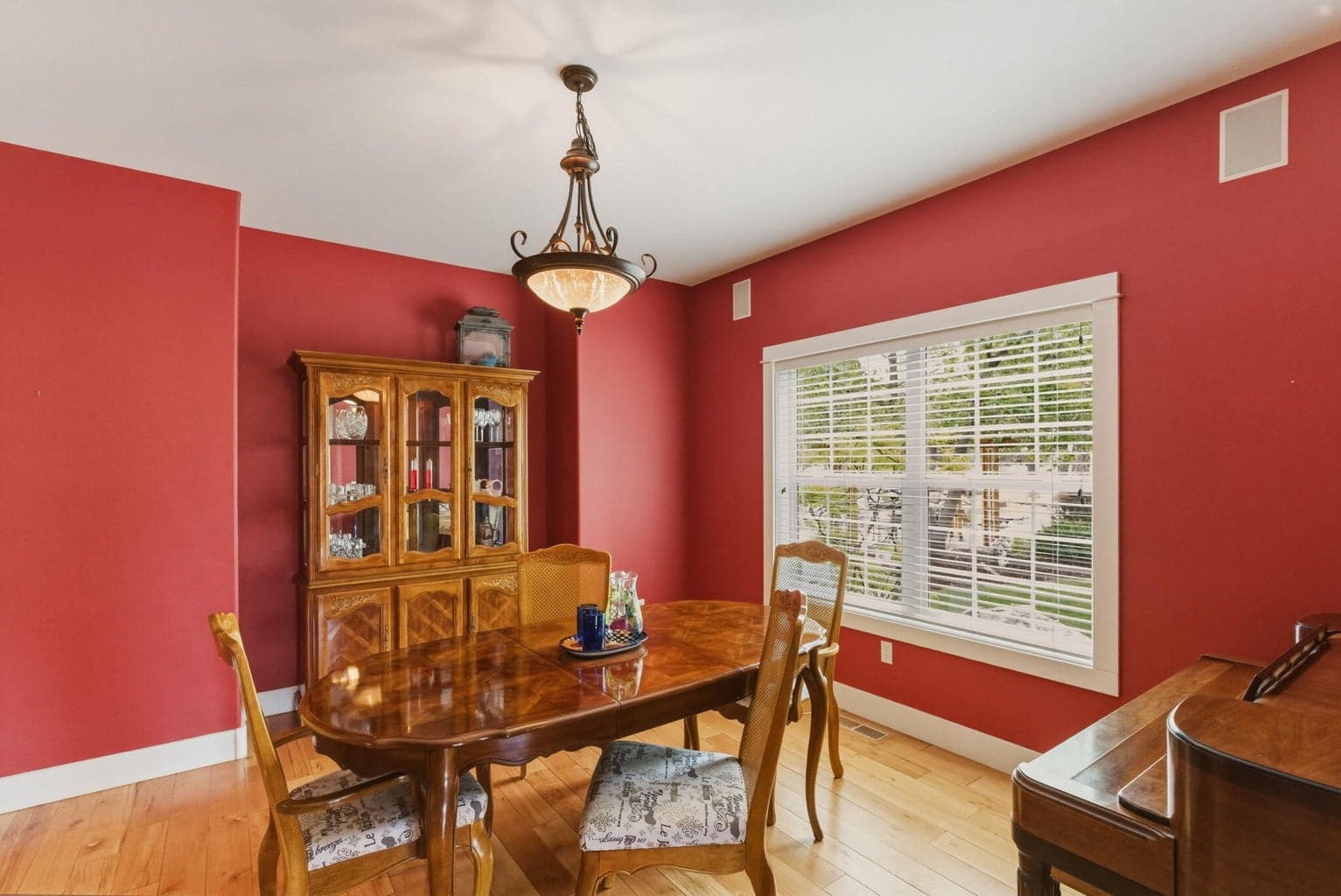 Photo of 17584 Mountain View Road 31 of 71