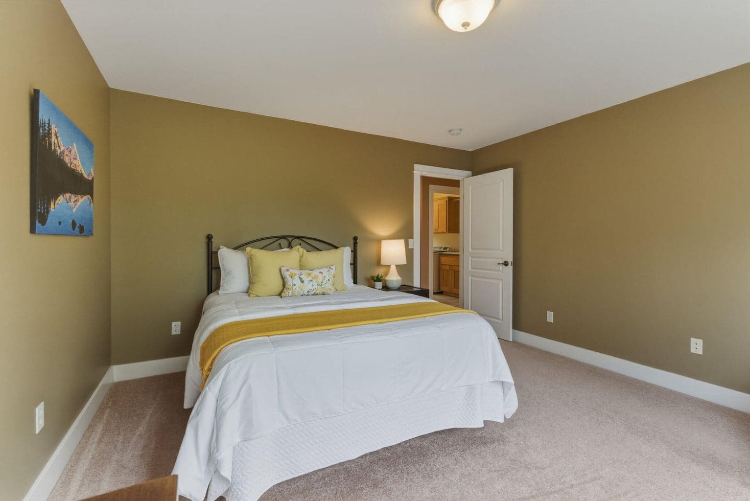 Photo of 17584 Mountain View Road 51 of 71