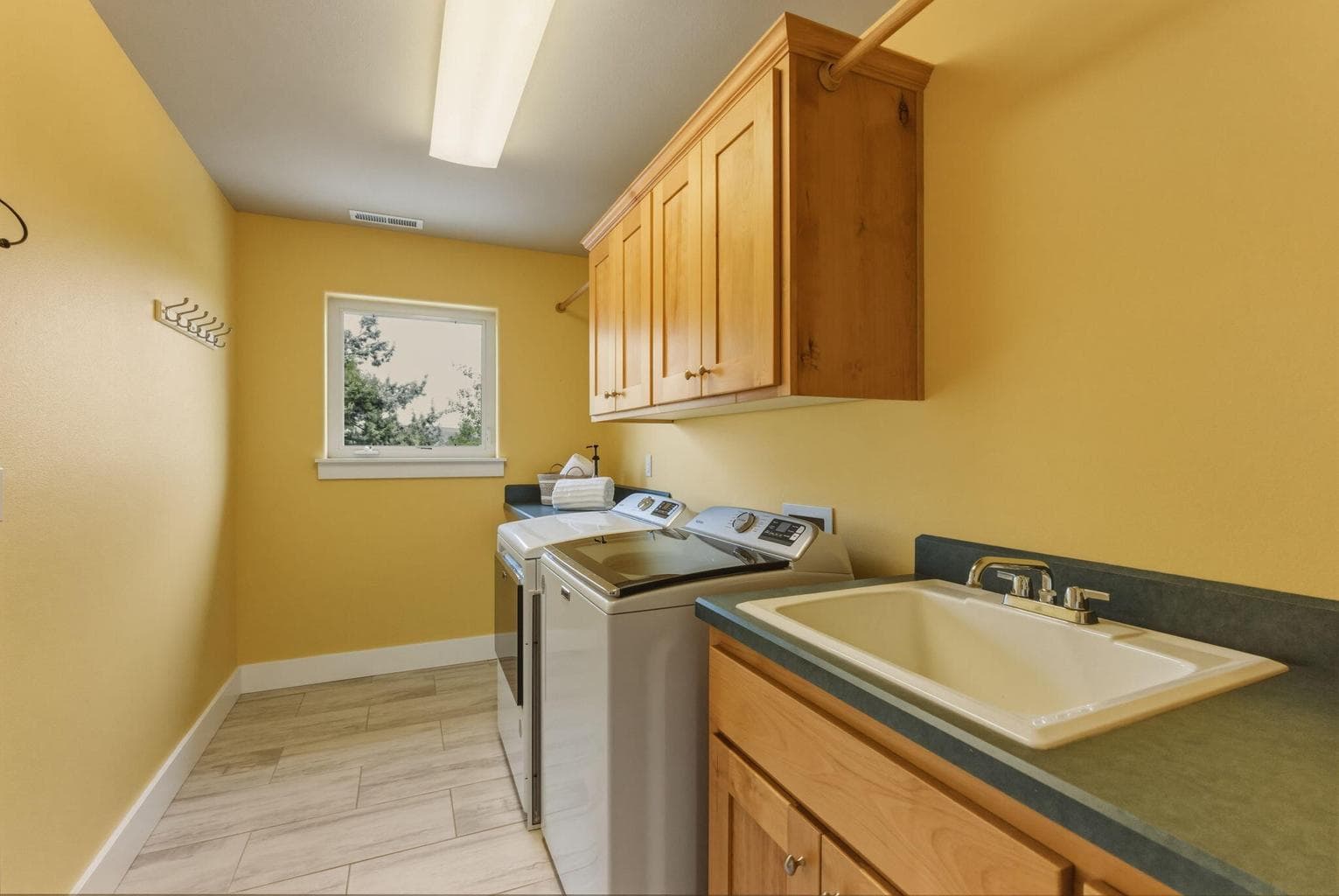 Photo of 17584 Mountain View Road 56 of 71