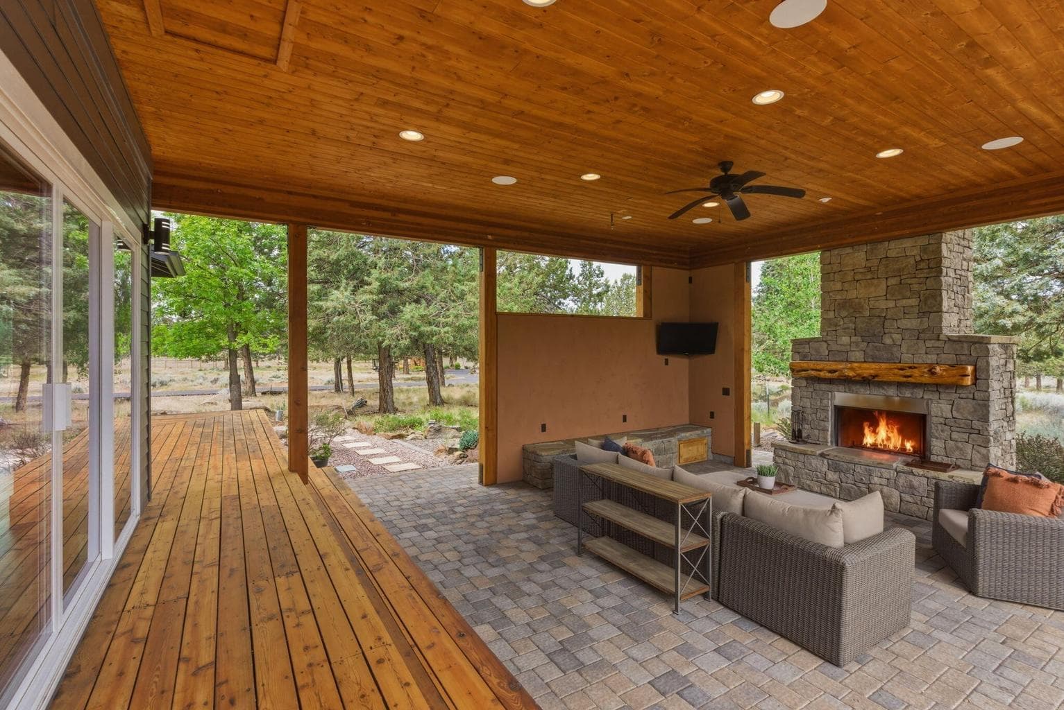 Photo of 17584 Mountain View Road 21 of 71