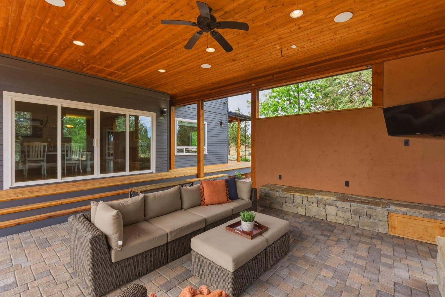 Photo of 17584 Mountain View Road 59 of 71