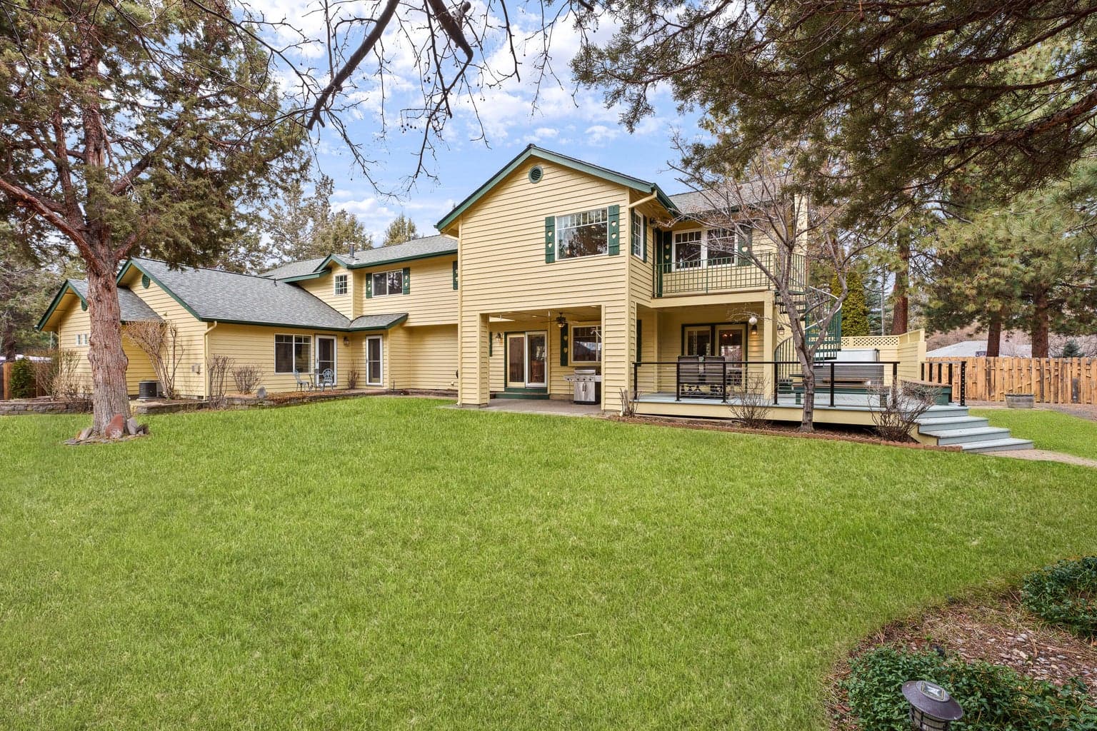 Photo of 61288 King Saul Avenue 2 of 48