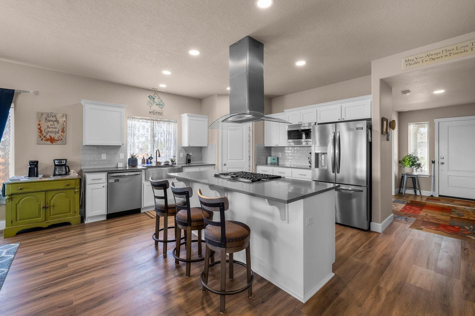 Photo of 1132 NW Golf Course Drive 6 of 35