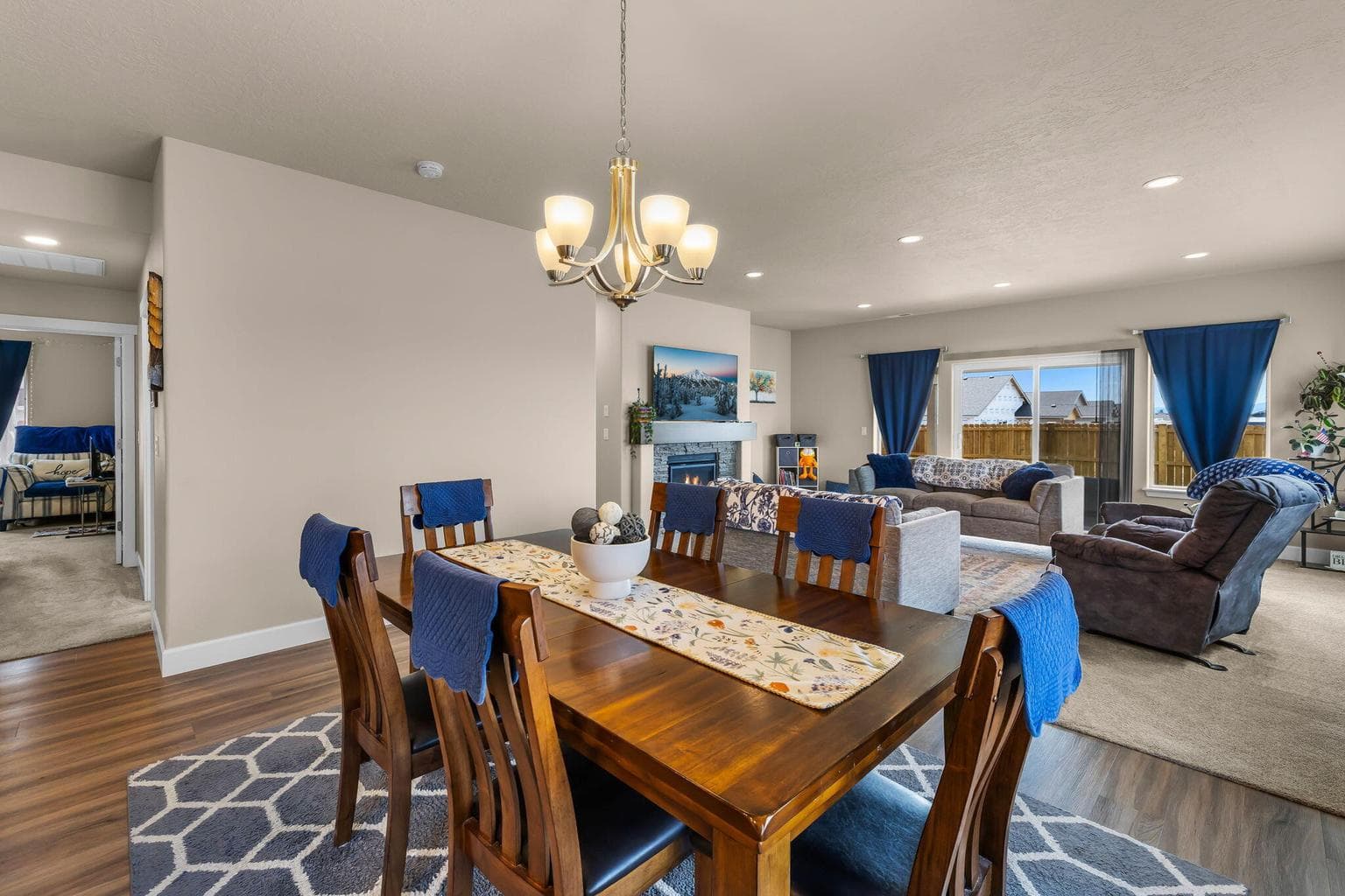 Photo of 1132 NW Golf Course Drive 9 of 35