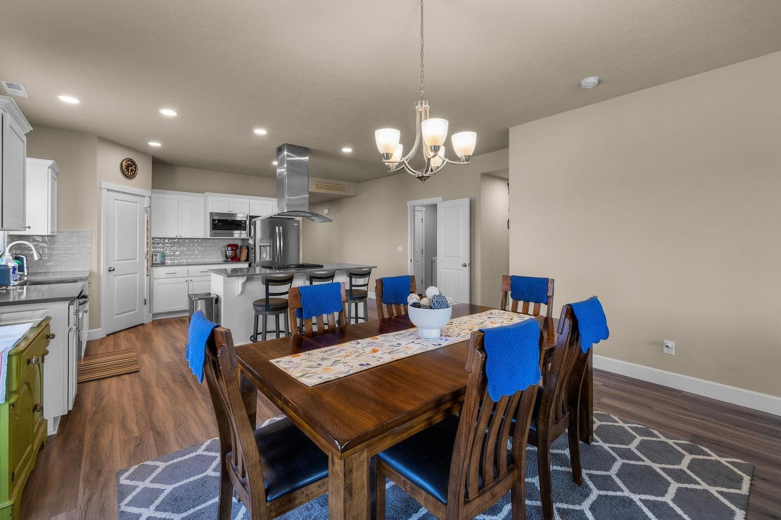 Photo of 1132 NW Golf Course Drive 8 of 35