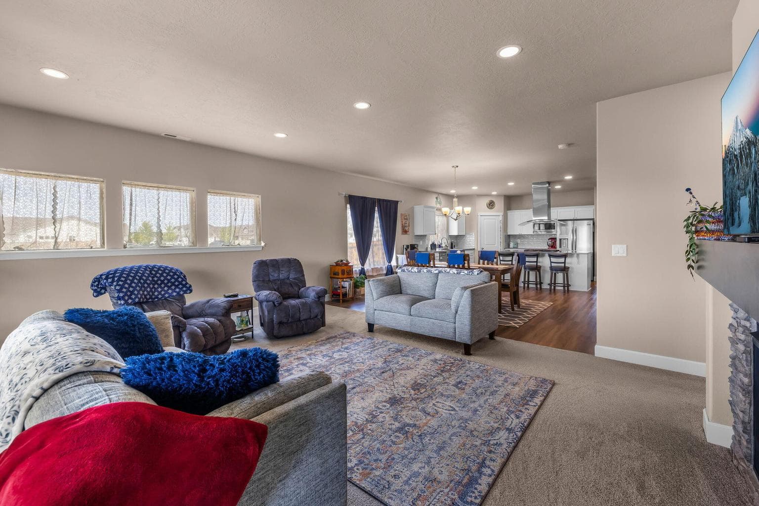 Photo of 1132 NW Golf Course Drive 10 of 35