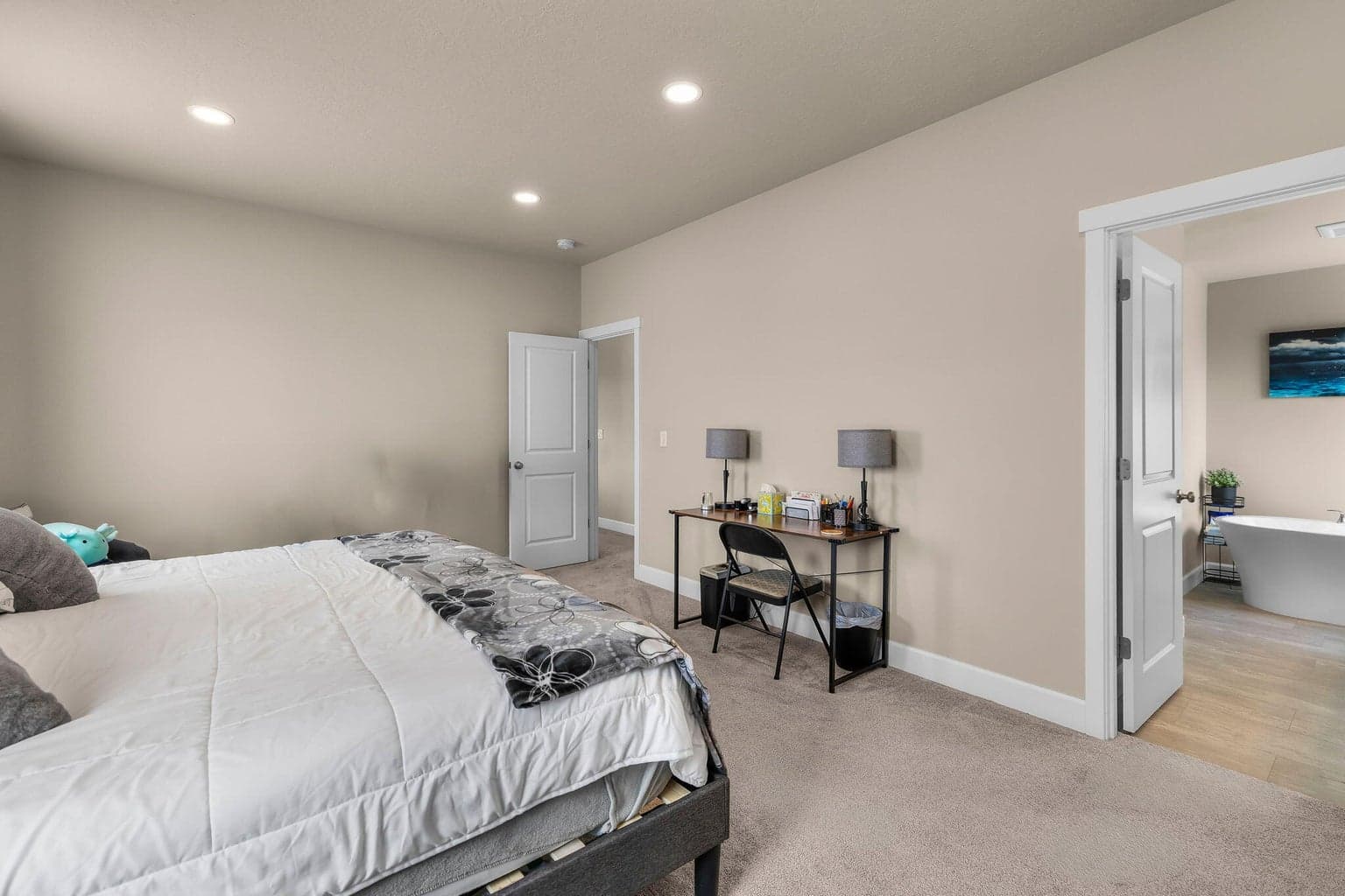 Photo of 1132 NW Golf Course Drive 14 of 35