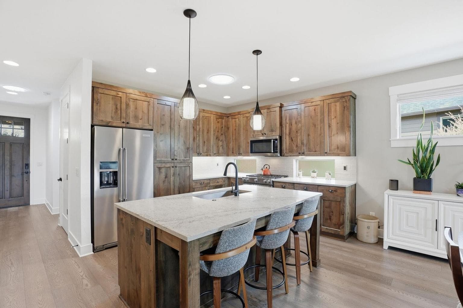 Photo of 2736 NW Fairway Heights Drive 8 of 29