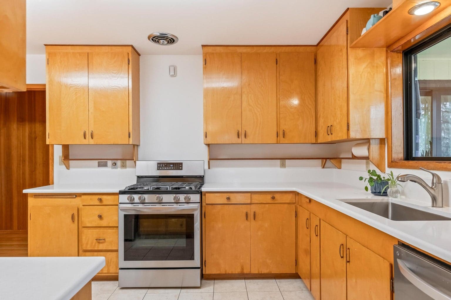 Photo of 1671 NW Saginaw Avenue 11 of 35