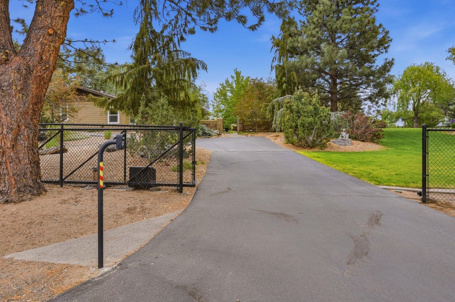 Electric gate