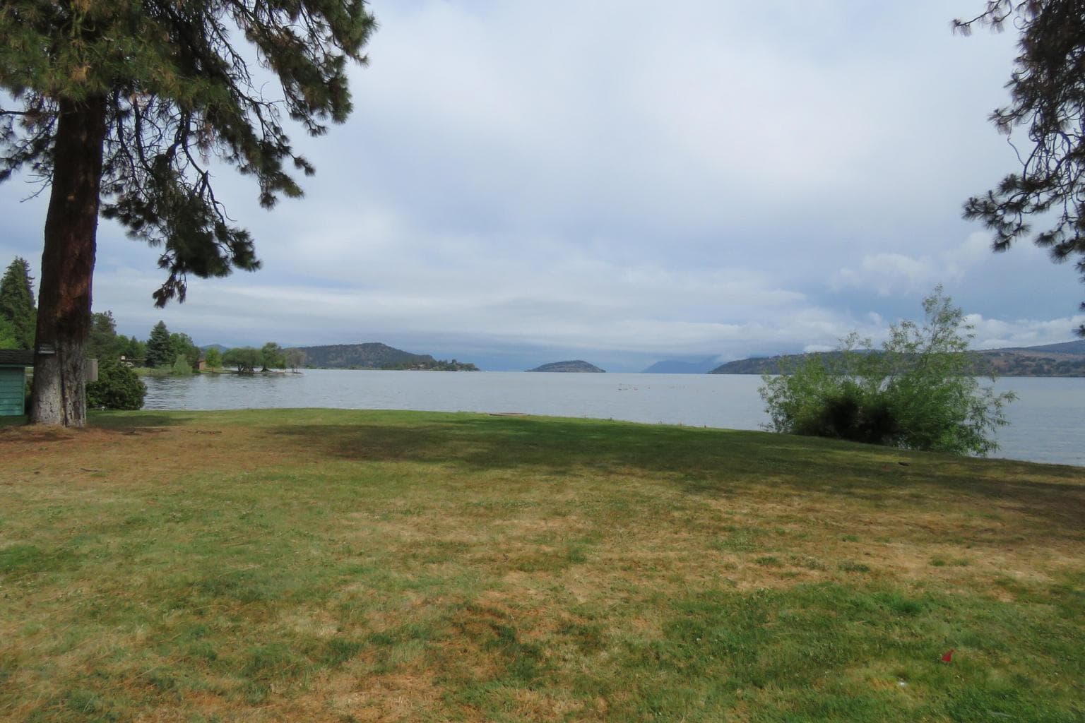 Photo of 1885 Lakeshore 3 of 3
