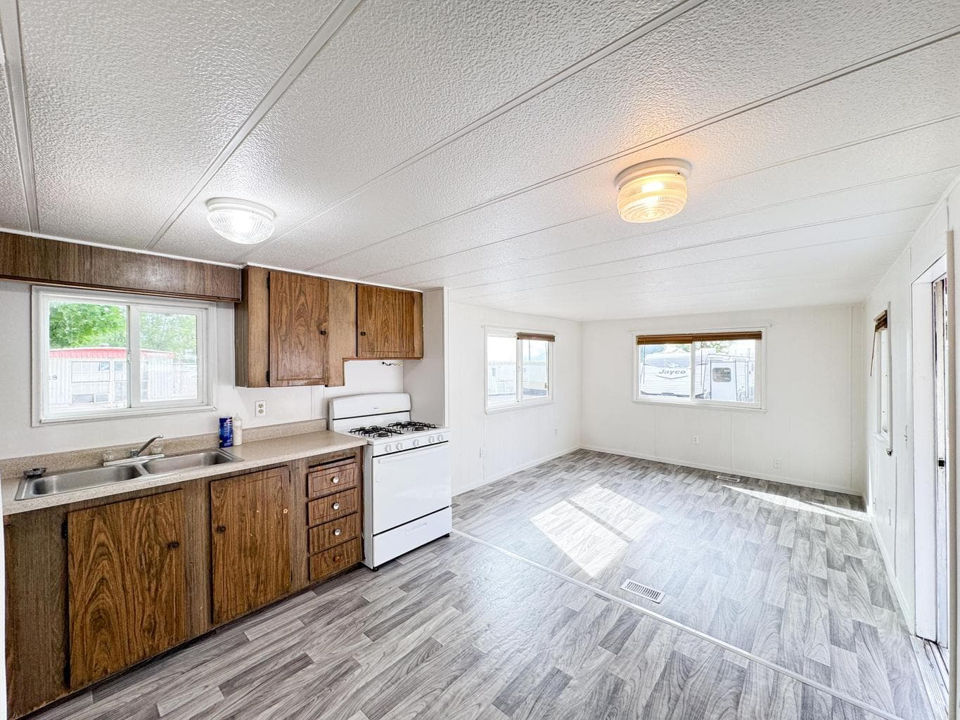 Photo of 2055 Greensprings 5 of 15