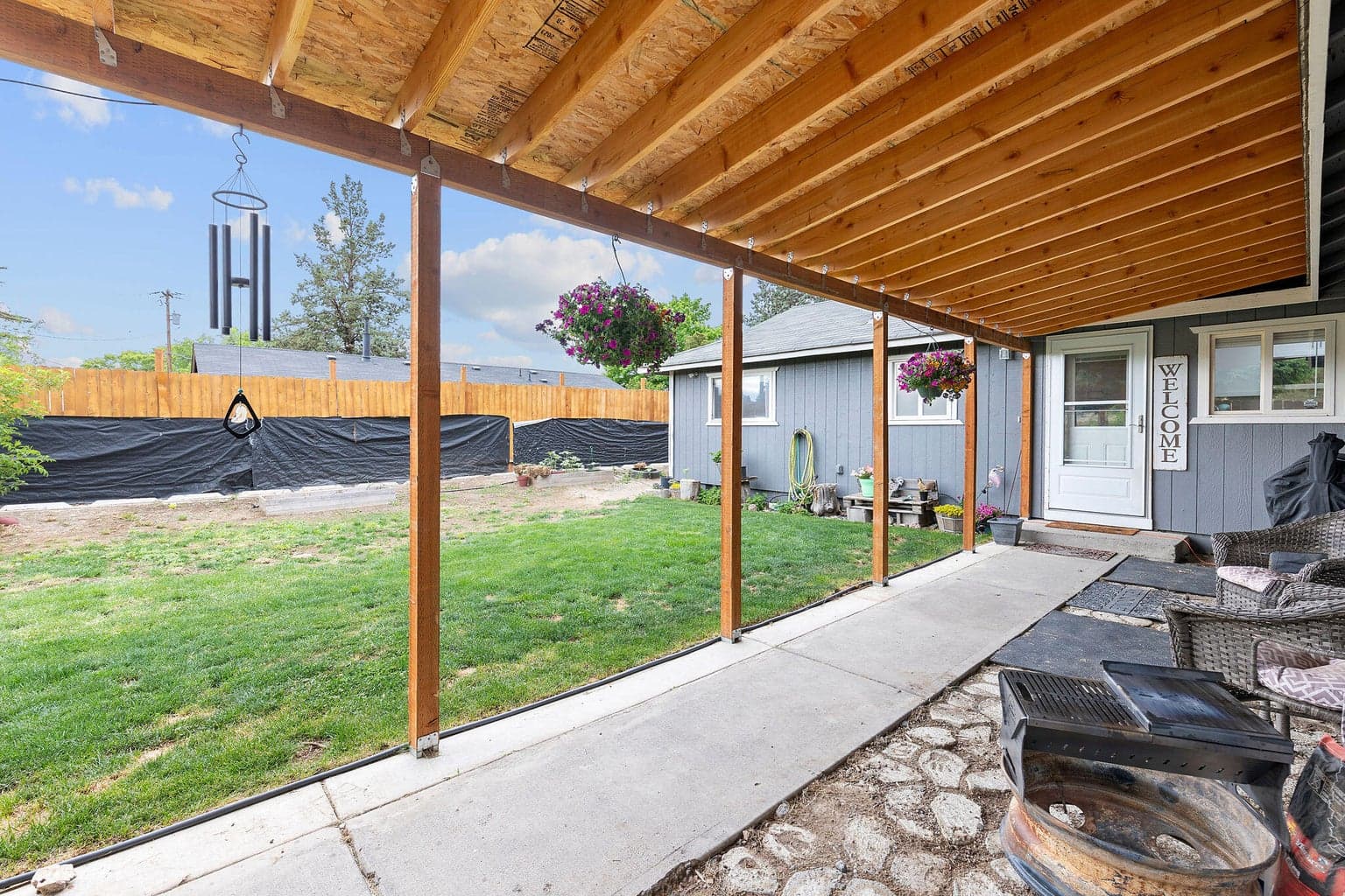 Covered front porch area