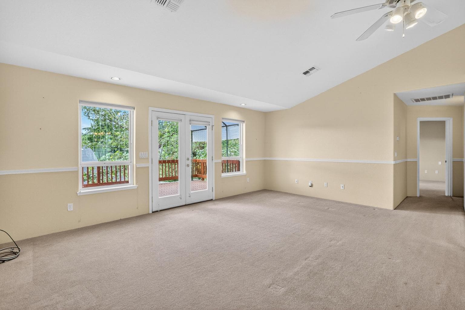 living room with deck access and amazing views.