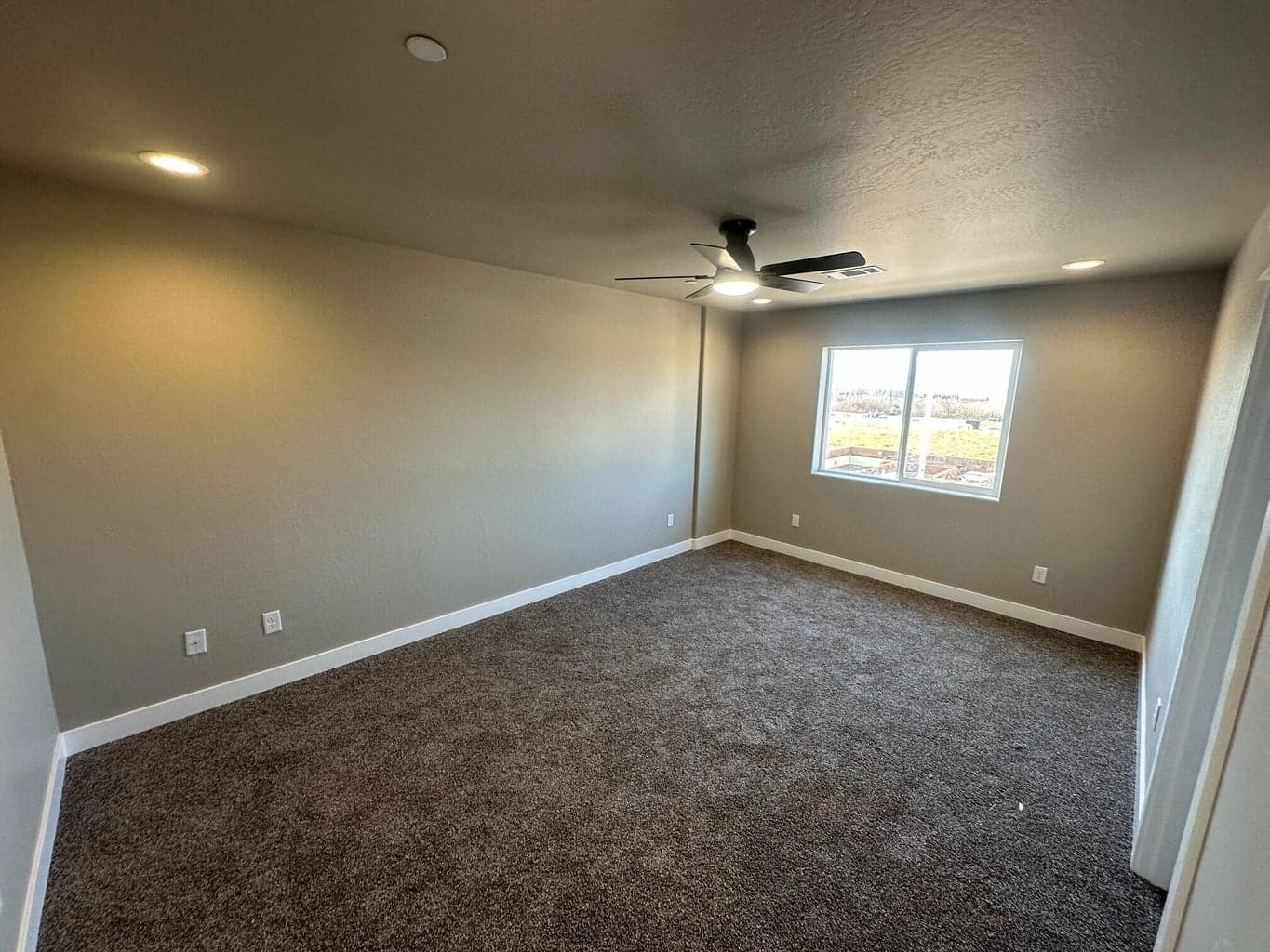 Photo of 7422 Denman 3 of 48