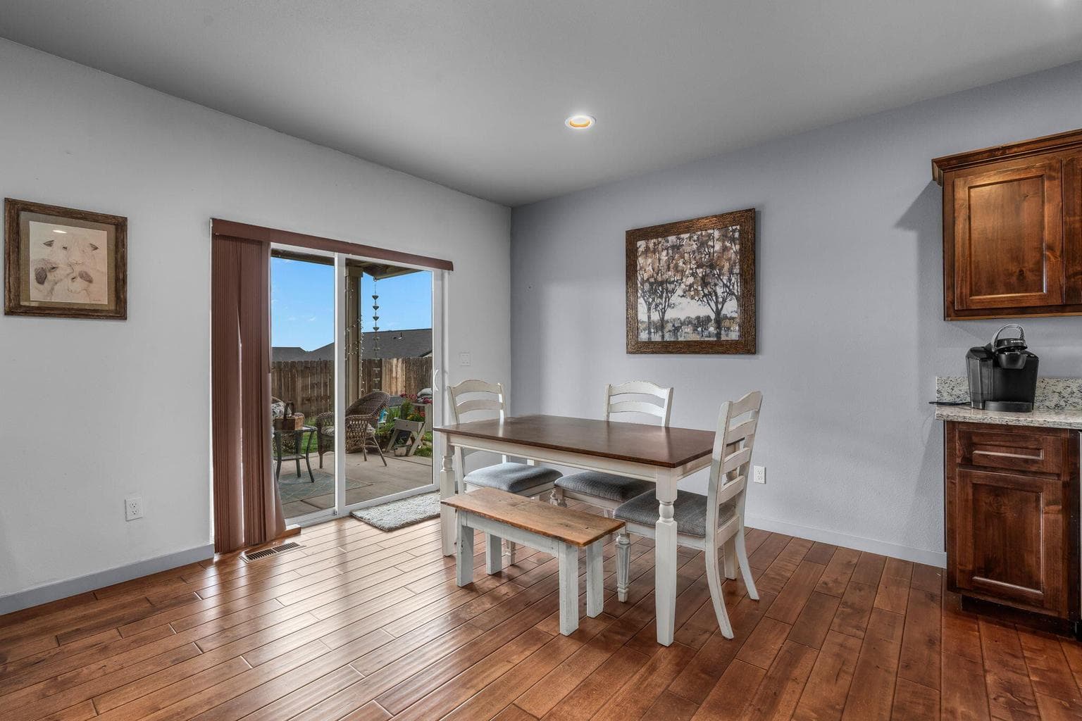Photo of 495 SE Leisek Way 8 of 40