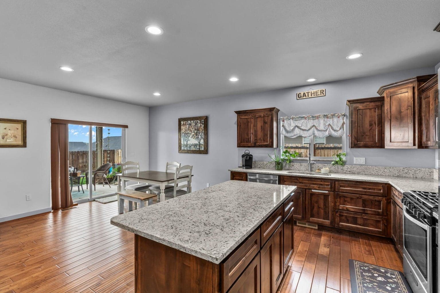 Photo of 495 SE Leisek Way 7 of 40