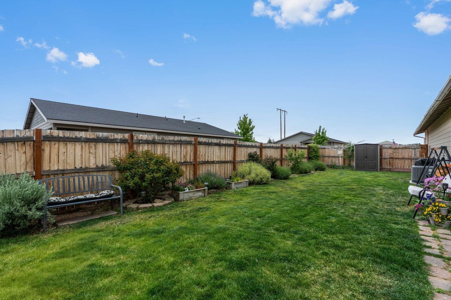 Photo of 495 SE Leisek Way 21 of 40
