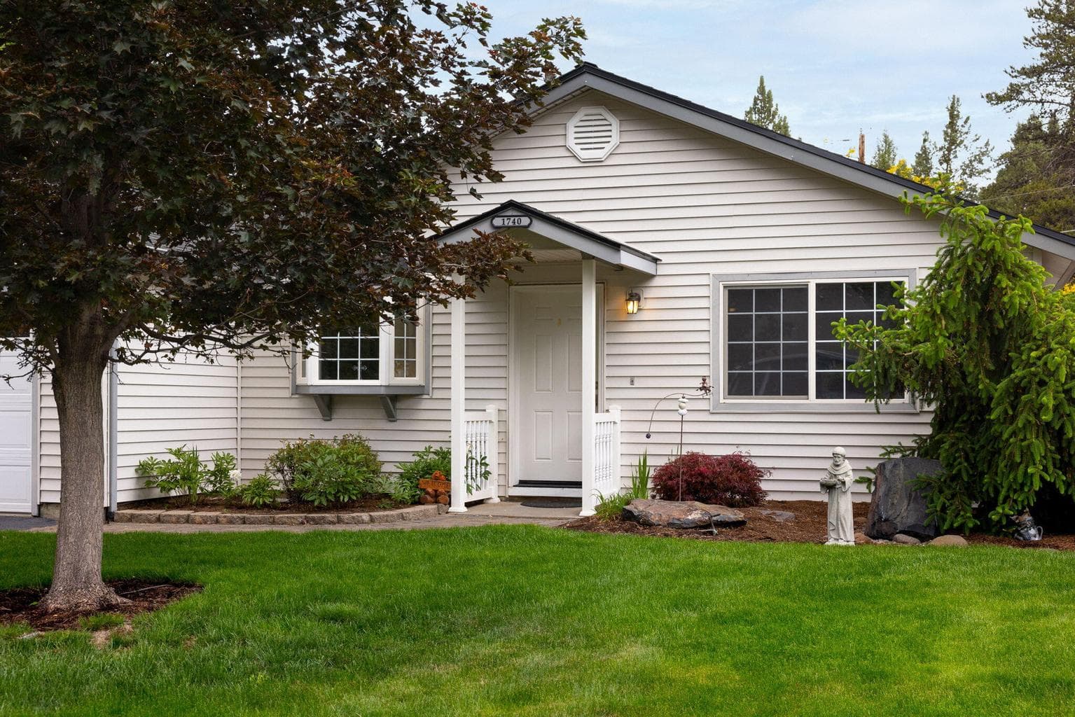 Photo of 1740 Karena 2 of 31