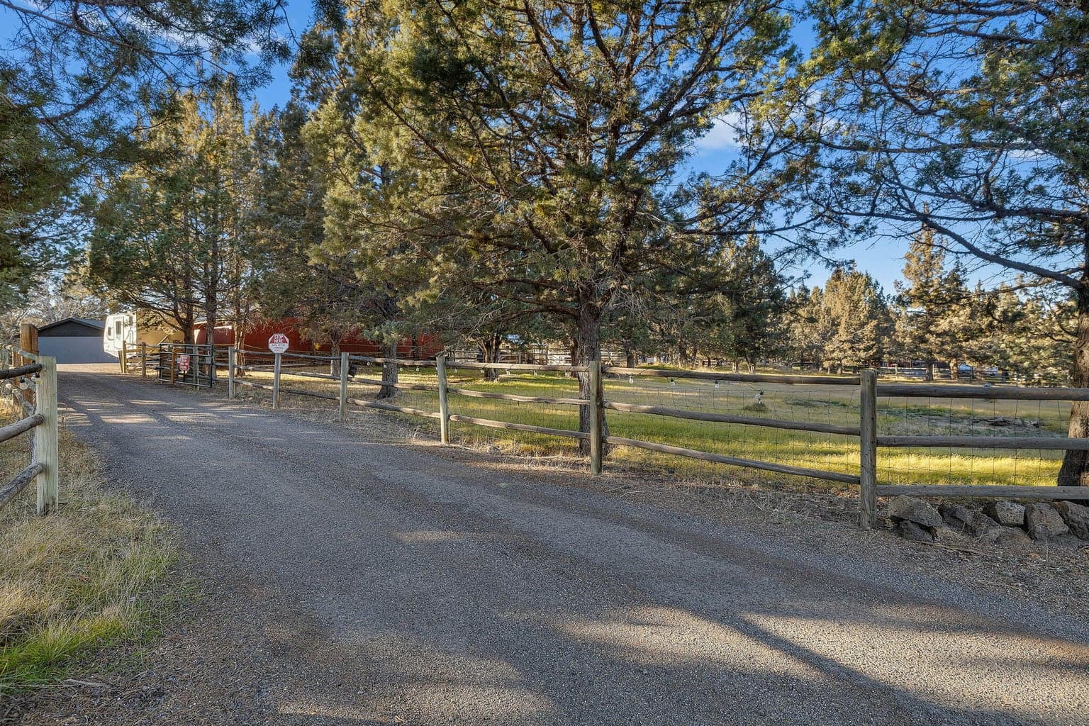 Photo of 63425 Deschutes Market 3 of 43