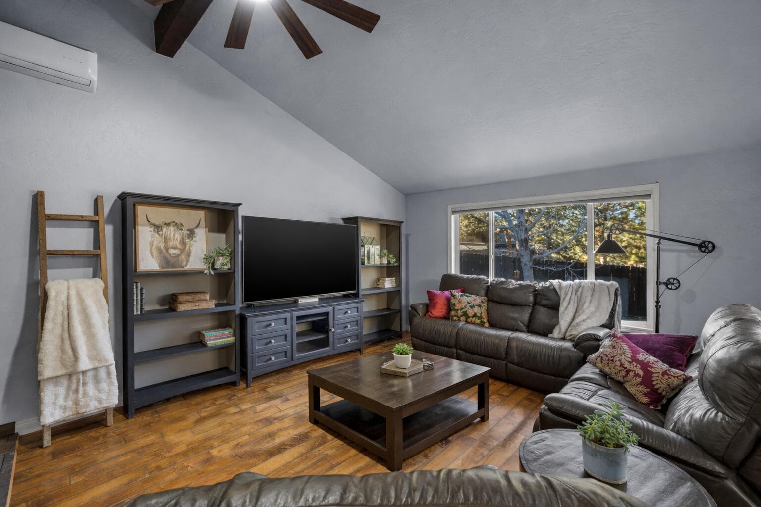 Photo of 63425 Deschutes Market Road 8 of 48