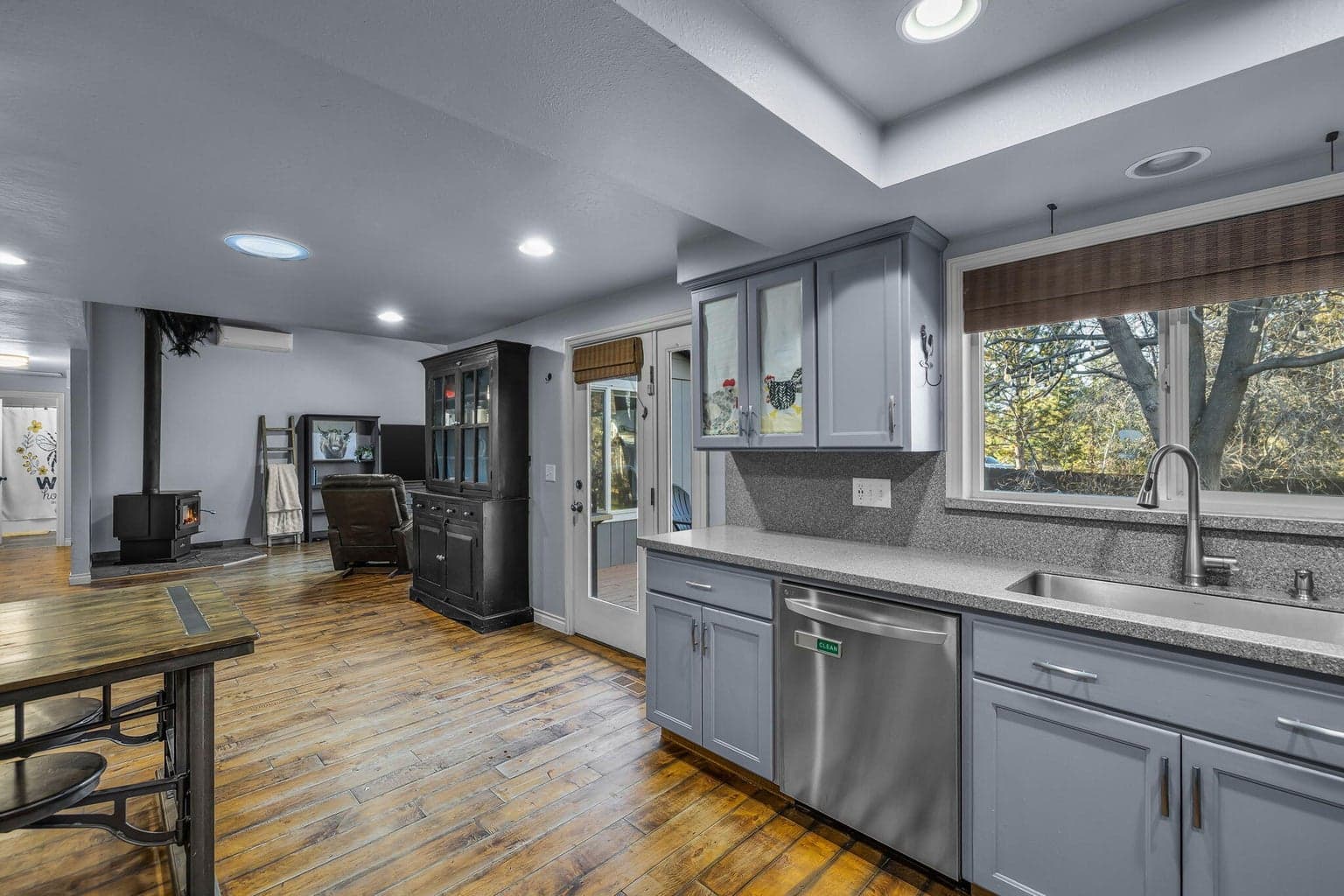 Photo of 63425 Deschutes Market Road 9 of 48