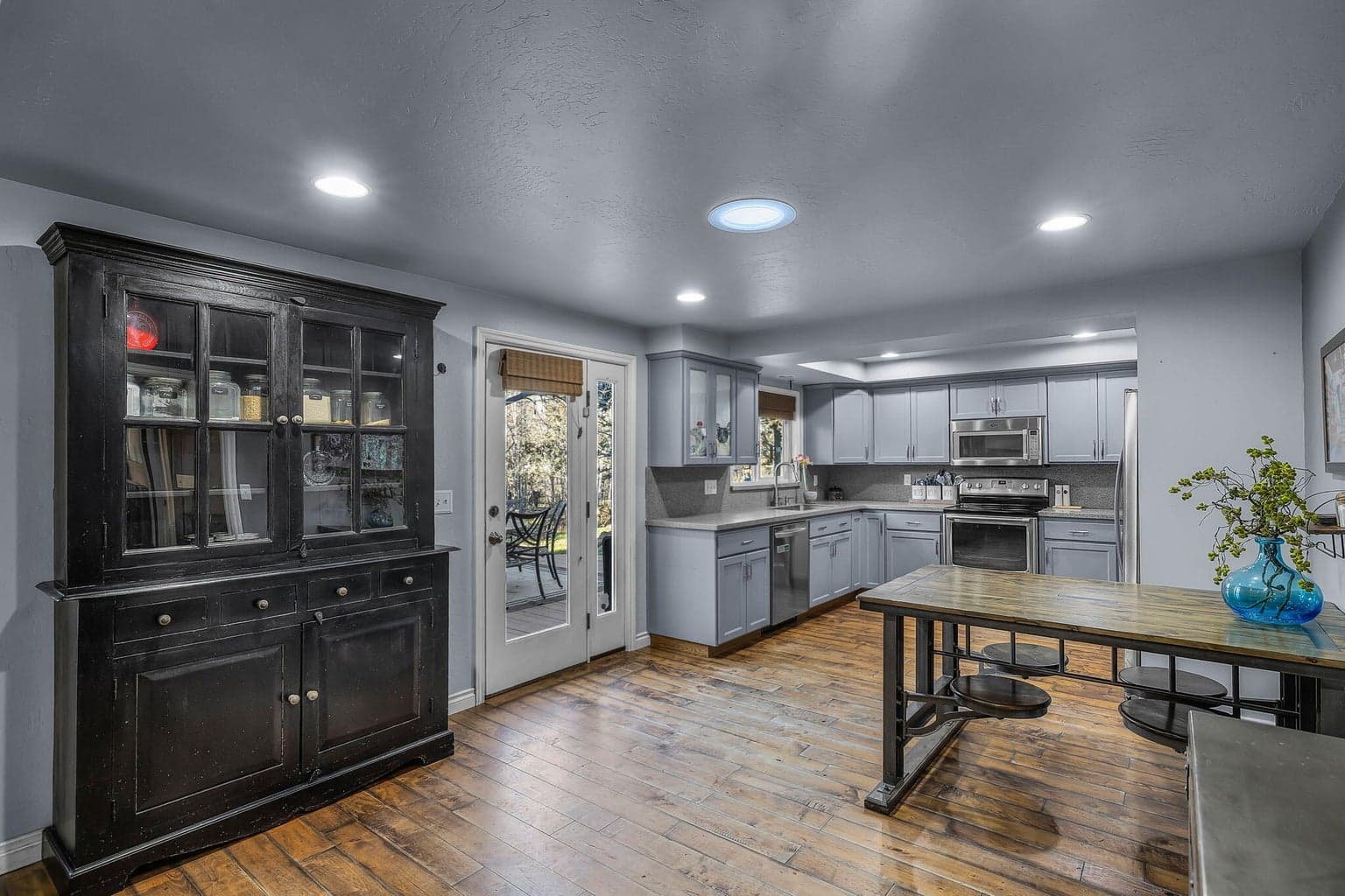 Photo of 63425 Deschutes Market Road 10 of 48