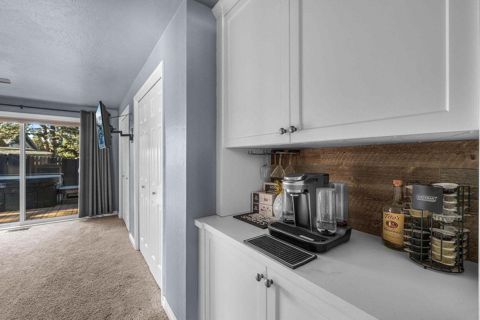 Photo of 63425 Deschutes Market Road 21 of 48