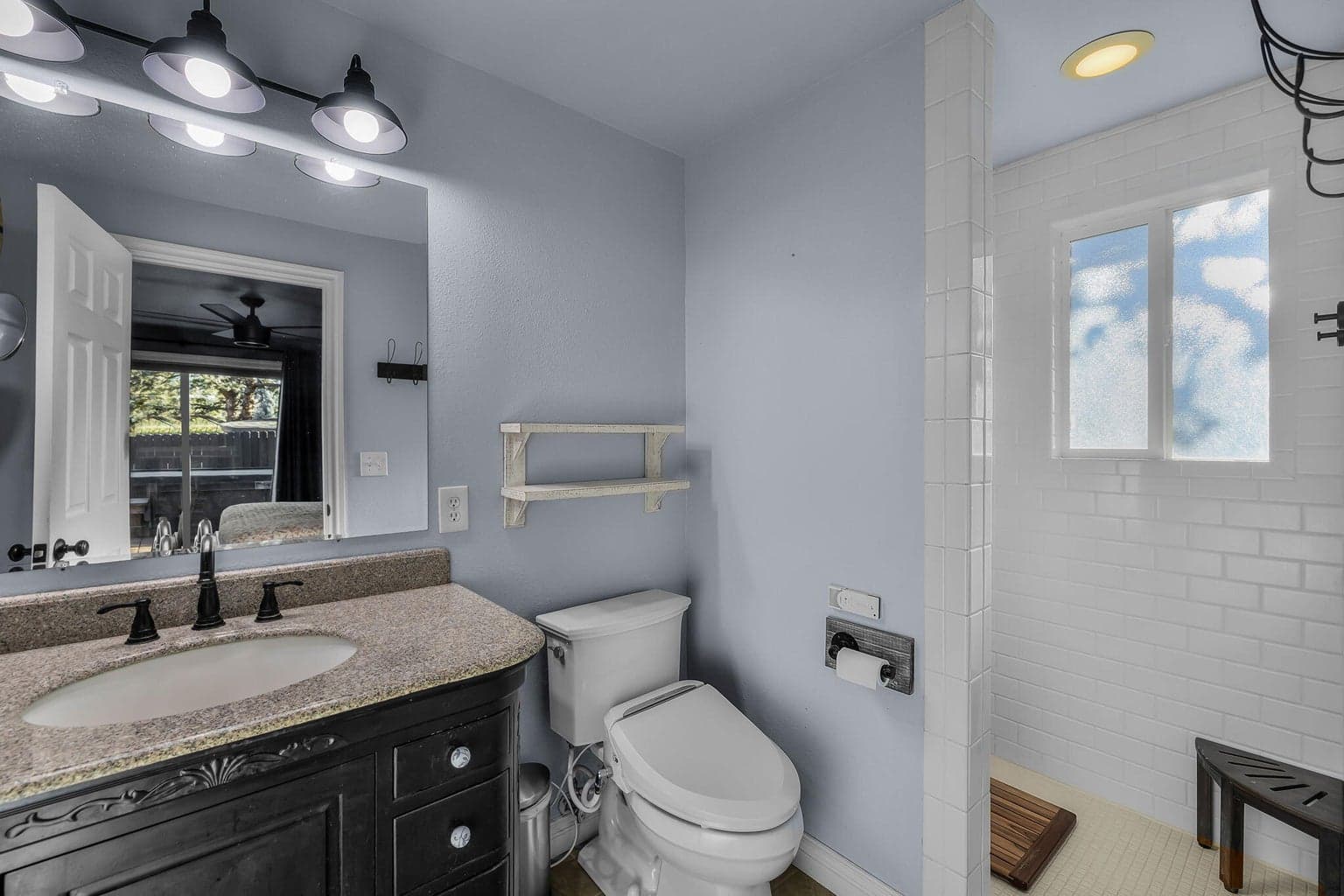 Photo of 63425 Deschutes Market Road 22 of 48