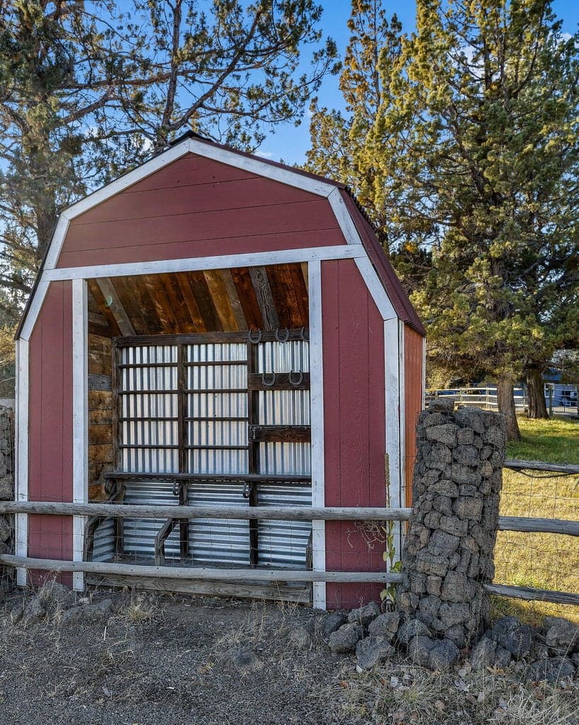 Photo of 63425 Deschutes Market Road 33 of 48