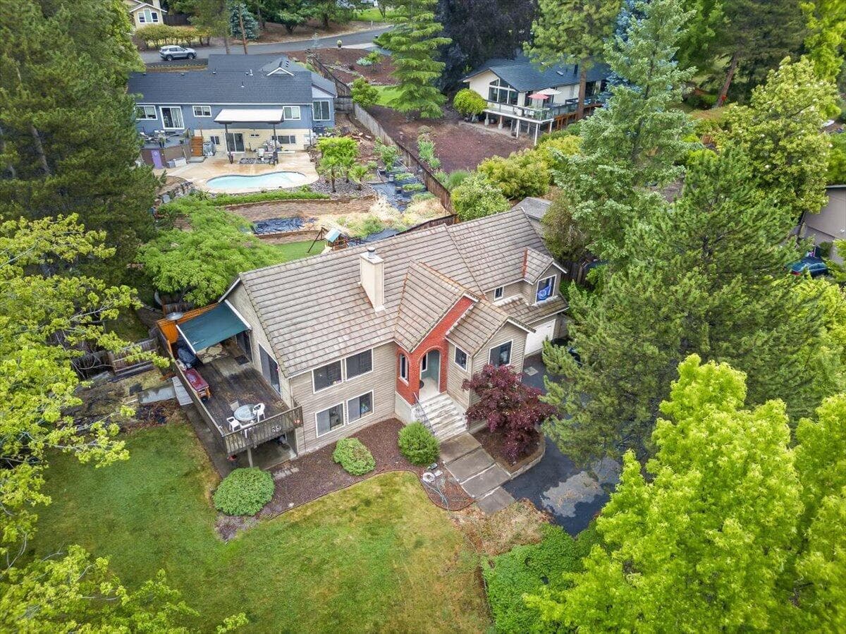 Photo of 1477 Angelcrest 1 of 41