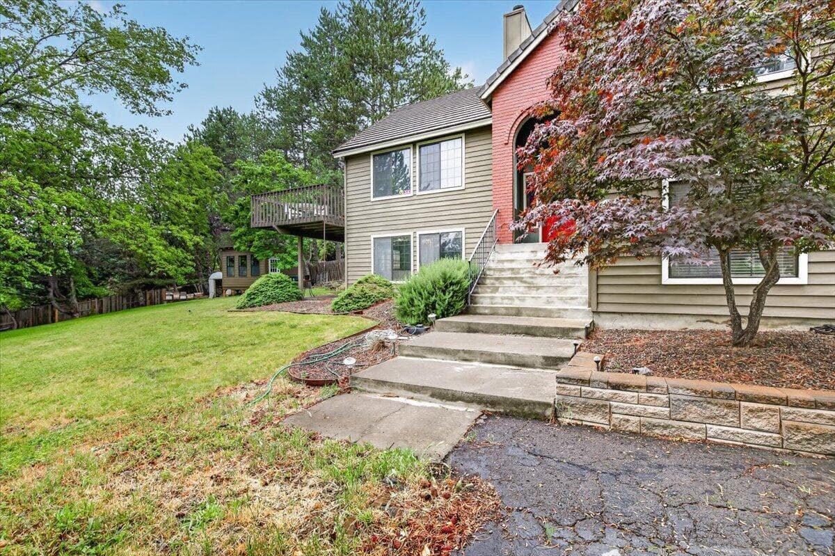 Photo of 1477 Angelcrest 2 of 41