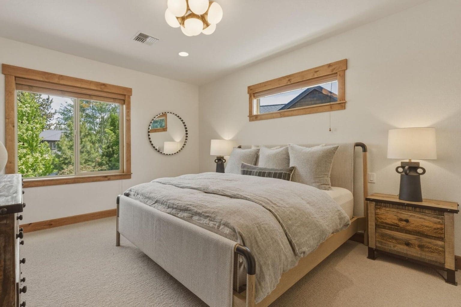 Guest Suite 2 - 65" Samsung TV included and walk-in closet