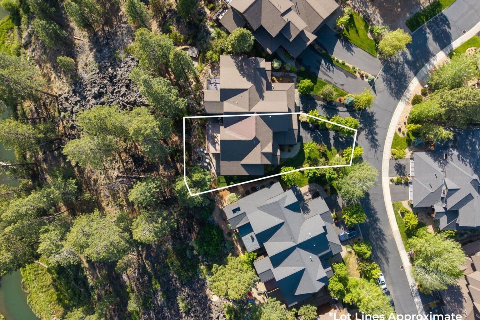 One of only a few premier perimeter Points West lots