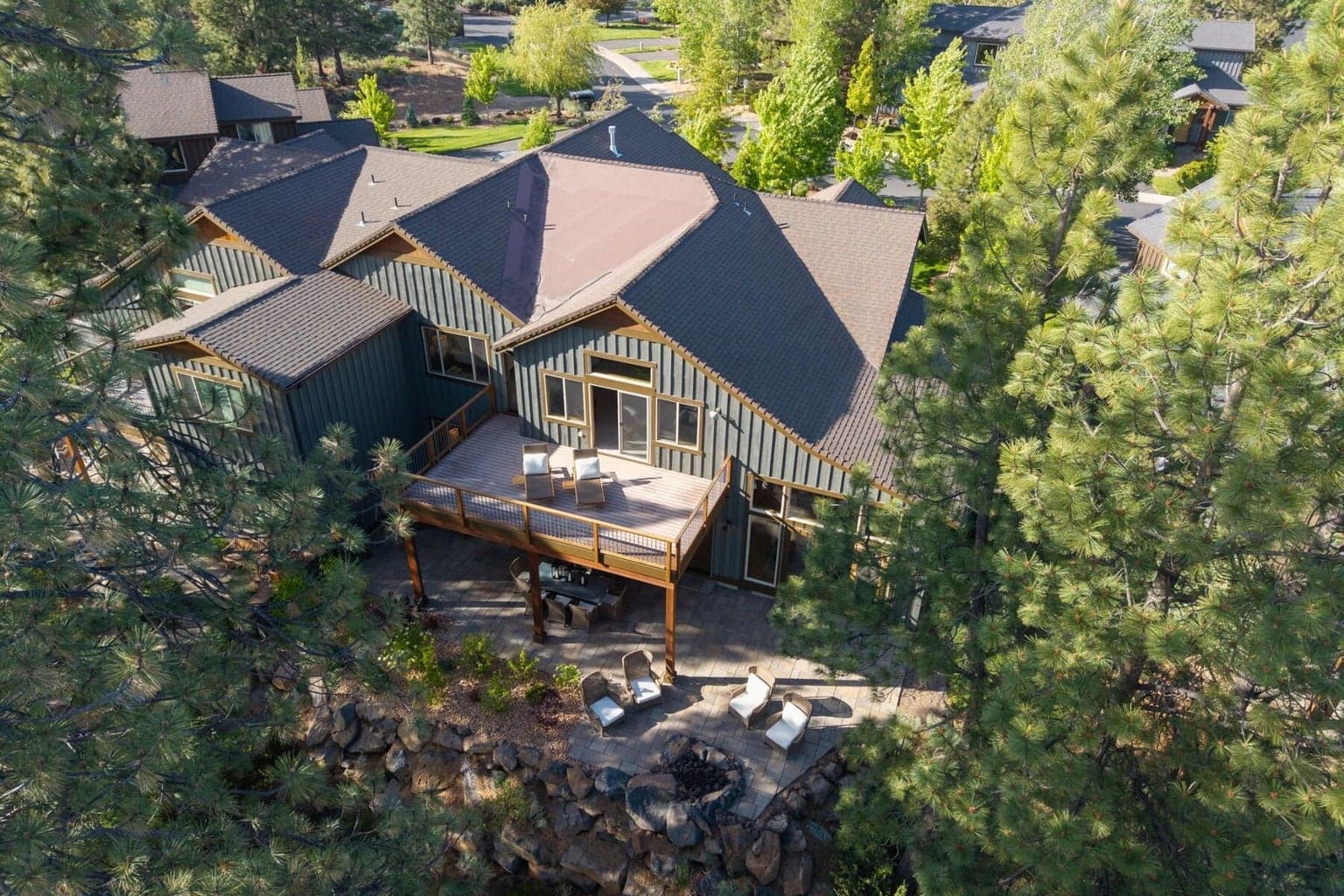 Private Setting yet close to NW Bend eateries and downtown