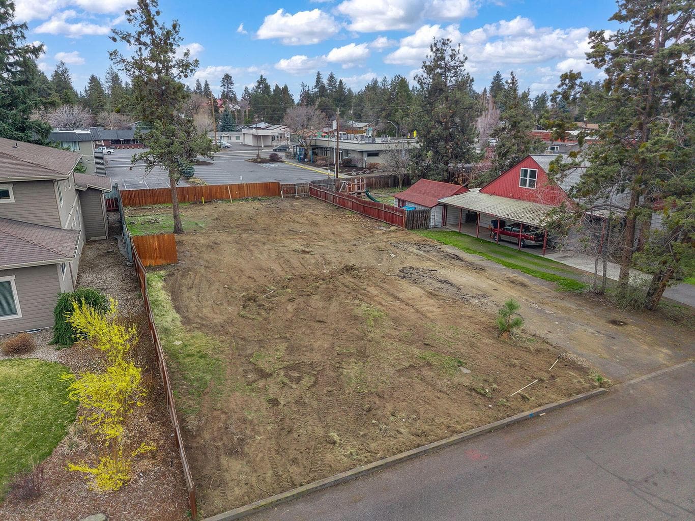 Photo of 649 NE Kearney Avenue 6 of 27