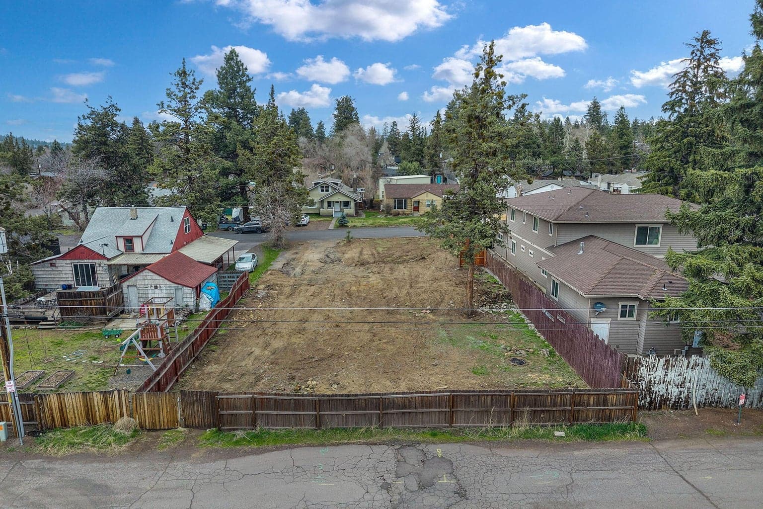 Photo of 649 NE Kearney Avenue 10 of 27