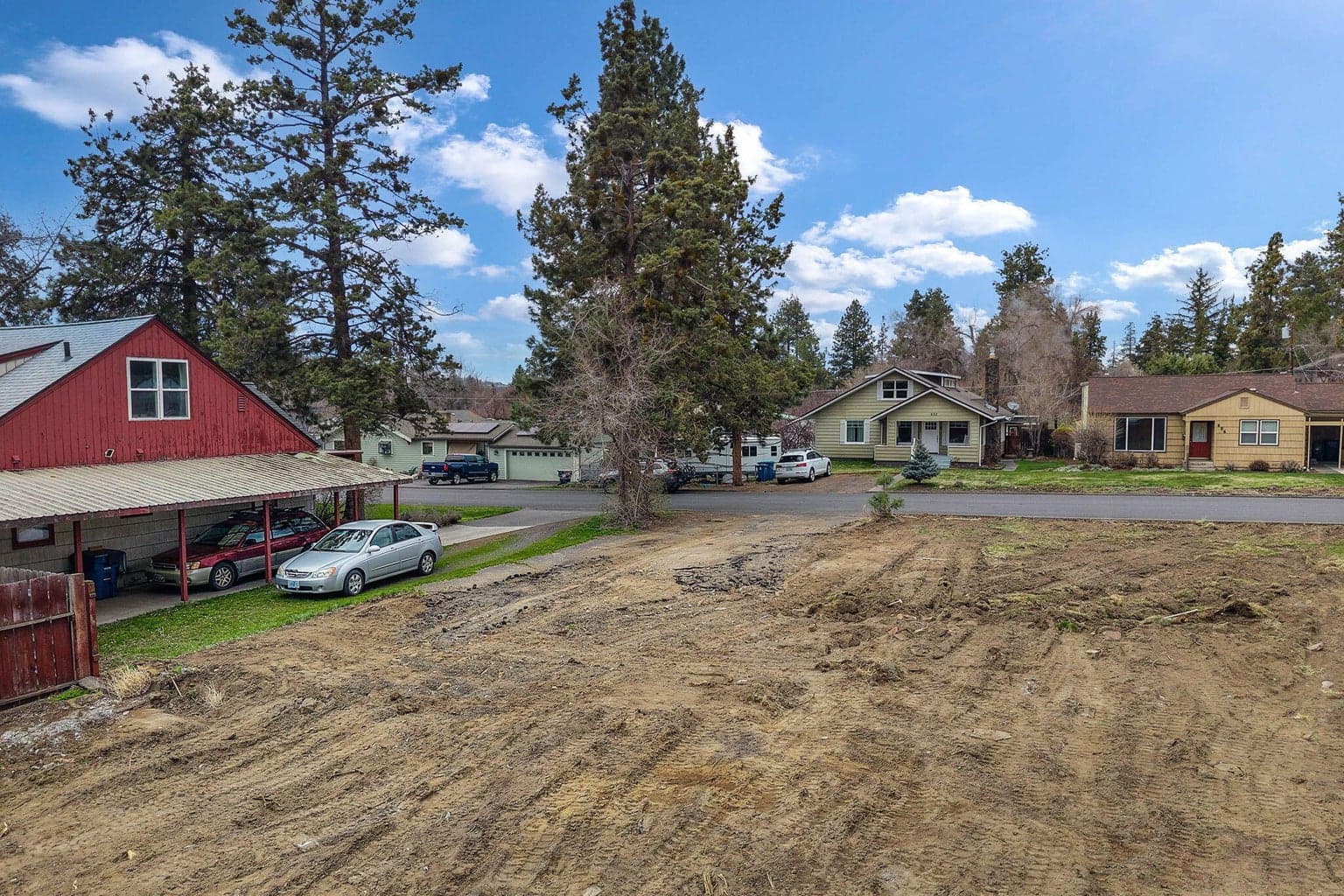Photo of 649 NE Kearney Avenue 14 of 27