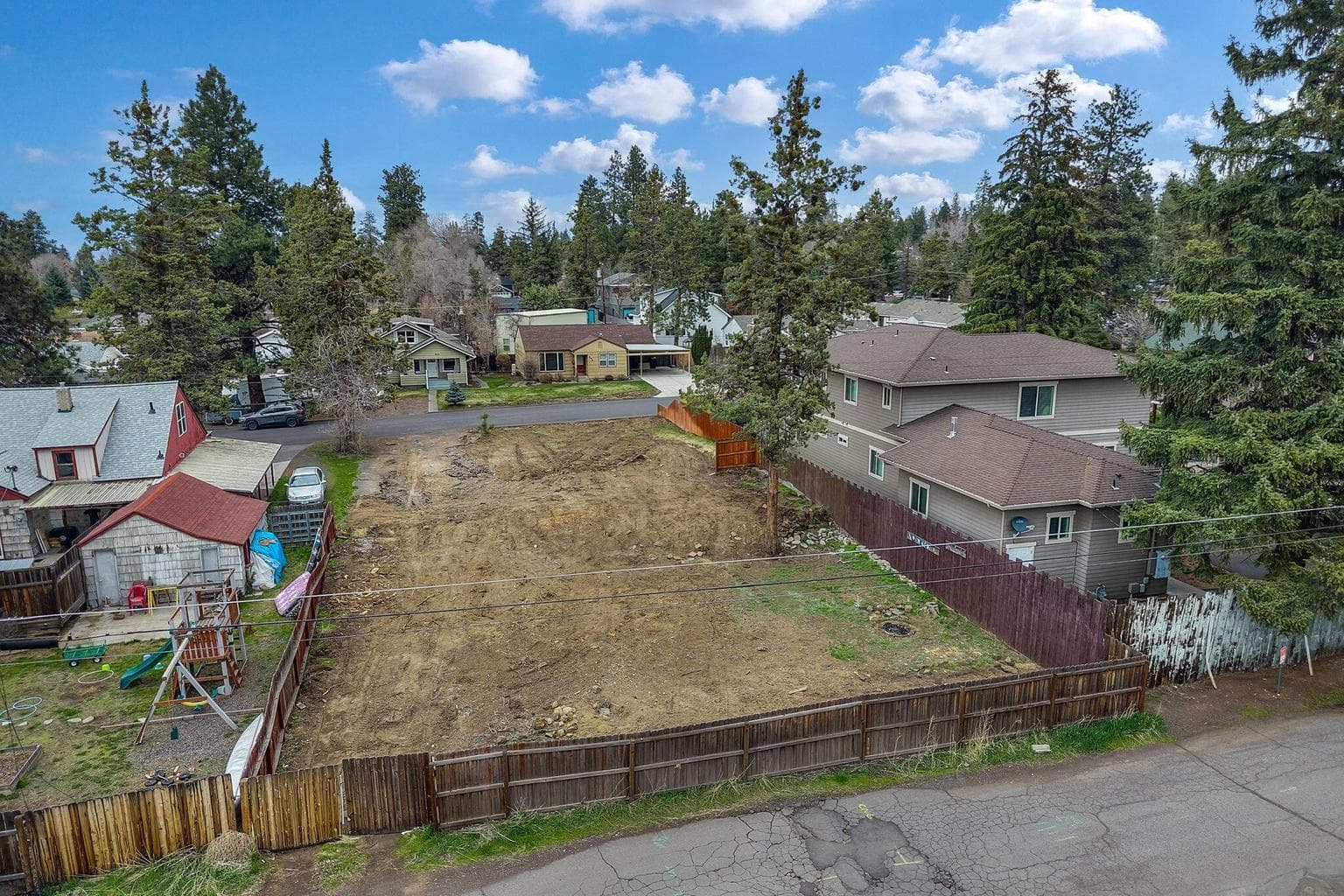 Photo of 649 NE Kearney Avenue 16 of 27