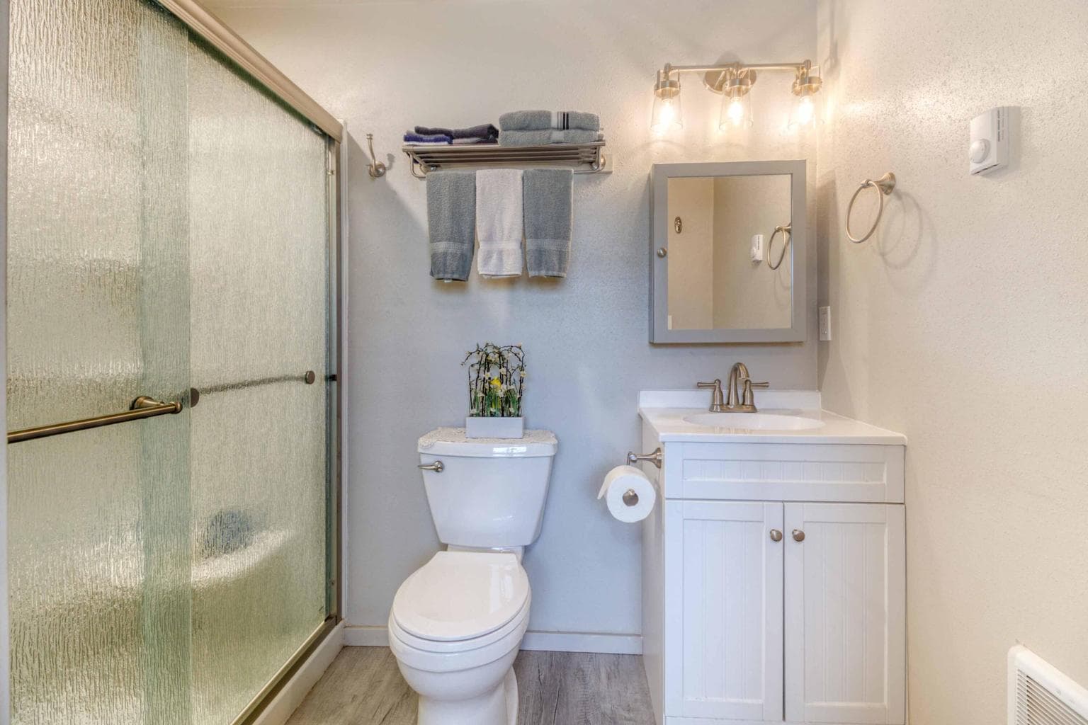 Photo of 566 NW McDonald Road 13 of 41