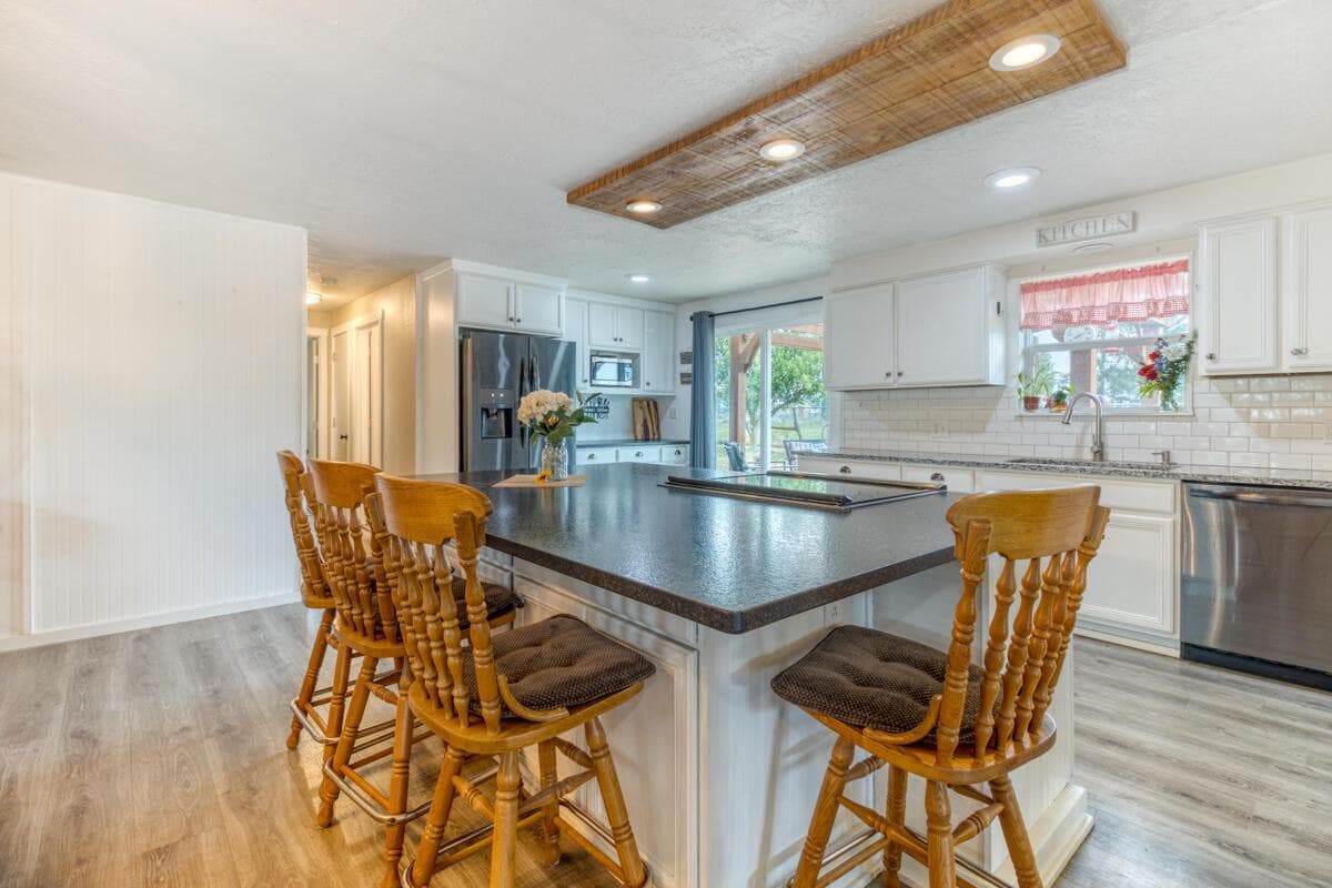 Photo of 566 NW McDonald Road 7 of 41