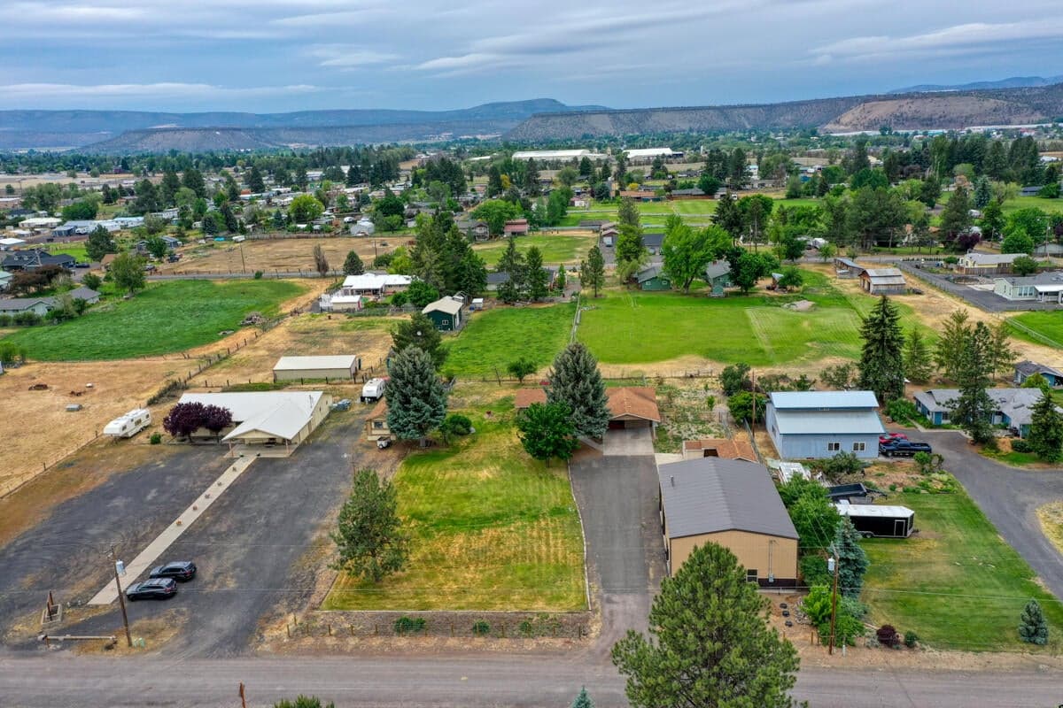 Photo of 566 NW McDonald Road 34 of 41
