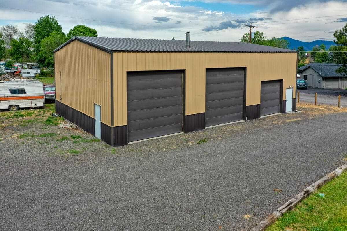 Photo of 566 NW McDonald Road 30 of 41