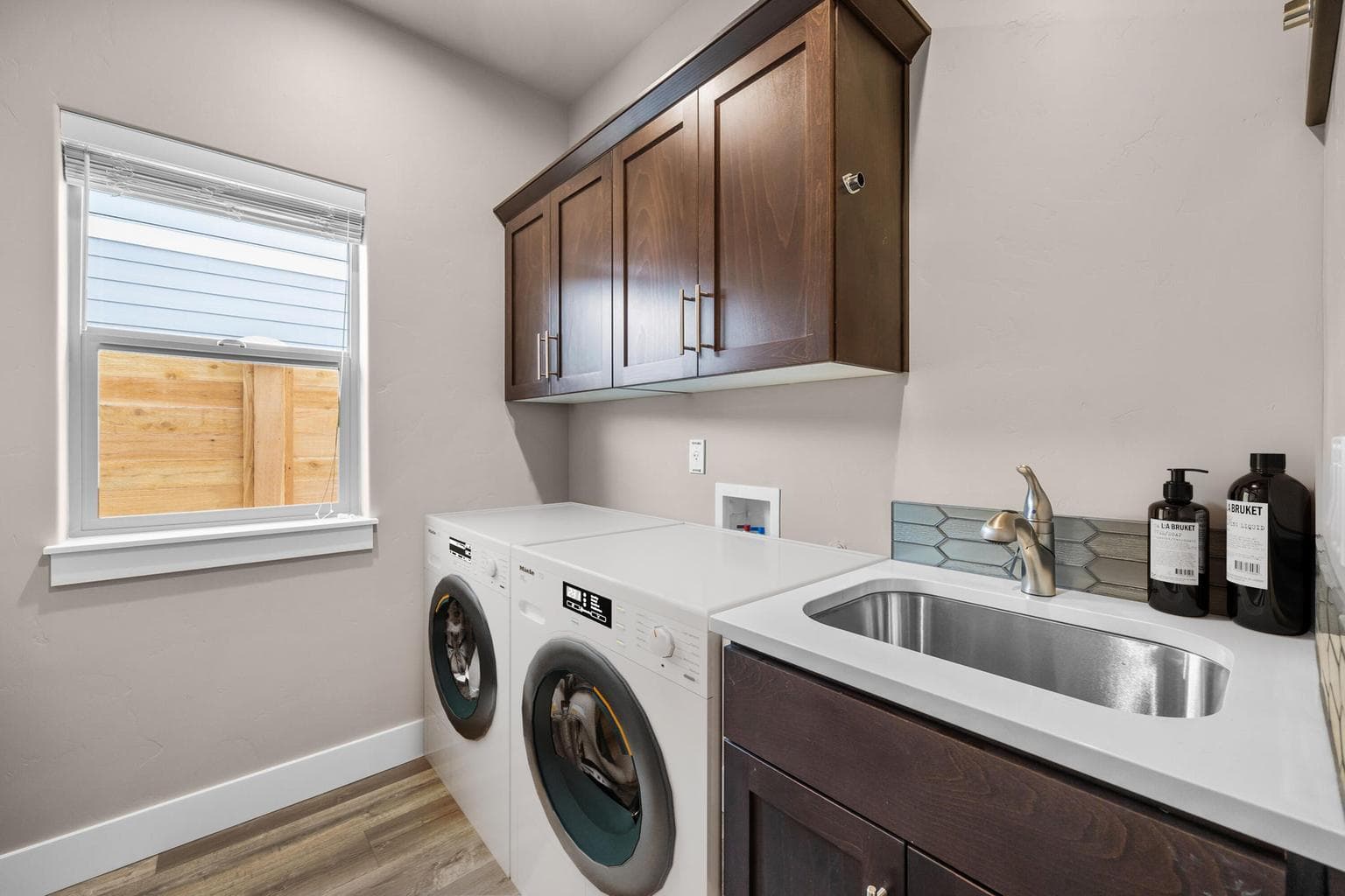 Photo of 20587 SE Nina Avenue 9 of 24
